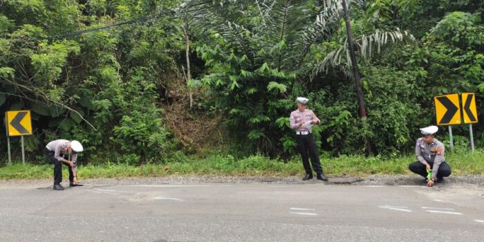 Kecerobohan Buka Pintu Mobil Sembarangan Makan Korban, Pengendara di Batui Kritis