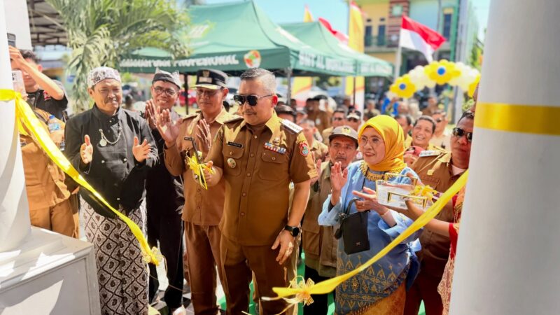 Resmikan Kantor Desa Singkoyo Toili, Bupati Banggai: Ini Bukti Kekuatan Bergerak Bersama