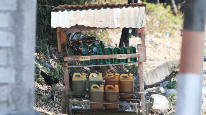 Harga Pertalite di Pagimana Mencekik, Eceran Tembus Rp25 Ribu per Botol