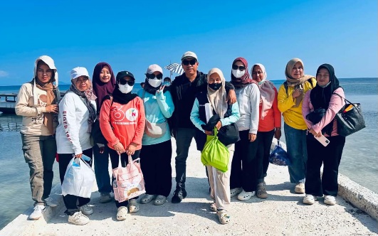 Menembus Ombak demi Senyum Warga: Dedikasi Tanpa Batas Puskesmas Pagimana di Desa Kepulauan