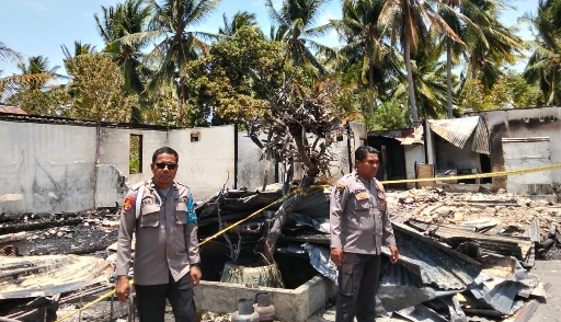 Rata dengan Tanah dan Kerugian 1 Miliar, Rumah Kepala Desa Nipa Kalemoan Terbakar