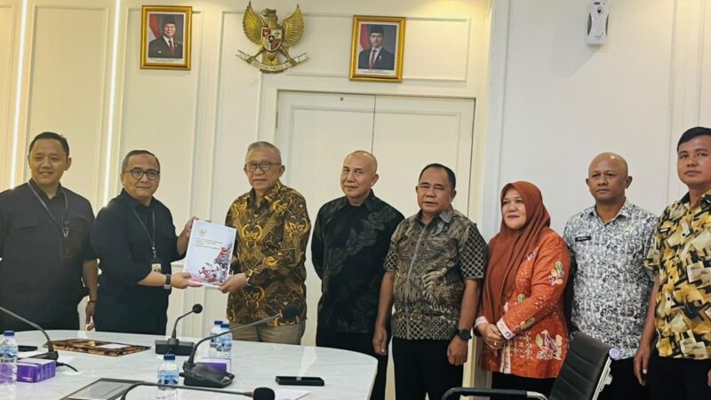 Banggai Pelopor DOD Nasional, Wabup Furqanuddin Serahkan Dokumen Perbup ke Kemenpora