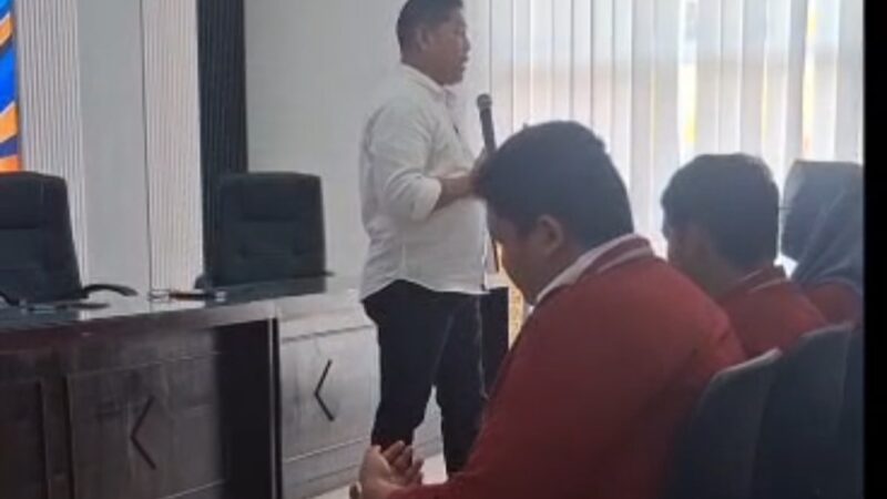 Dari Bawah Pohon Kakao ke Kursi Parlemen: Irwanto Kulap Bakar Semangat Siswa SMAN 1 Luwuk