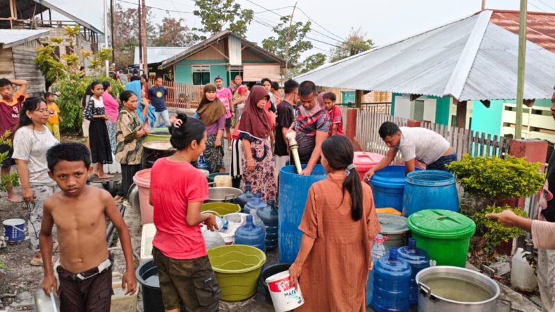 Polresta Banggai Salurkan 30 Ribu Liter Air Bersih ke Warga Luwuk Utara