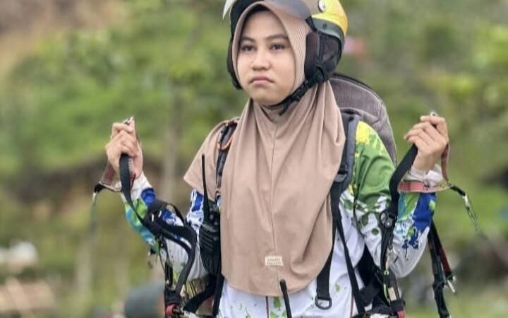 Mantan Atlet Karate Banting Setir ke Paralayang, Eulistina Djanun Siap Harumkan Nama Banggai di Porprov-X Sulteng