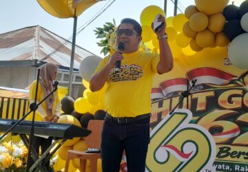 Bukan Cuma Sembako Gratis, Beniyanto Tamoreka Bikin Warga Luwuk “Double” Bahagia di HUT Golkar ke 62