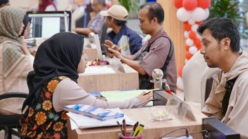 Warga Manfaatkan PELATARAN untuk Urusan Pertanahan saat Akhir Pekan