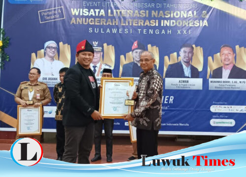 Mantan Plt Kadis Dikpora Touna Raih Penghargaan Anugerah Literasi Indonesia dari FIM