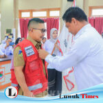 253 Pengurus PMI Kecamatan Dilantik, Hidayat Sematkan Rompi Merah Buat Bupati Banggai Amirudin