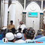 Imam Asal Palestina Syekh Omar Mamoon Mustafa Tausiah di Masjid Agung Luwuk
