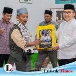 Safari Ramadhan, Bupati Banggai Amirudin Bantu Masjid At-Taqwa Pagimana 70 Juta