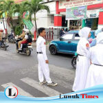 Polantas Polres Banggai dan PKS SMPN 3 Luwuk Gelar Strong Point Bersama