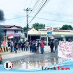Tokoh Adat di Penjarakan PT. MAB, Warga Batui Blokade Jalan