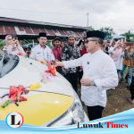 Bupati Banggai Amirudin Serahkan Ambulance ke Desa Sinorang