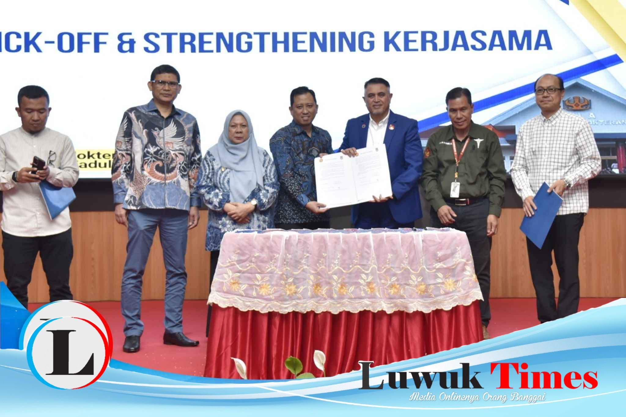 Wakili Bupati Banggai, Plt Direktur RSUD Luwuk dr. Budiyanto Uda’a, Sp.KFR, M.Ked.Klin, menghadiri peluncuran Program Pendidikan Dokter Spesialis (PPDS) Ilmu Bedah, Ilmu Obstetri dan Ginekologi, serta Ilmu Penyakit Dalam di Fakultas Kedokteran Universitas Tadulako, Jumat (13/2/2026).