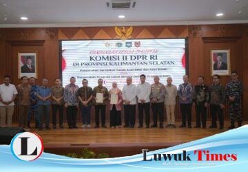Serahkan Sertipikat Aset BMD dan BUMD Pemprov Kalsel, Wamen Ossy: Perkuat Kepastian Hukum Aset Daerah