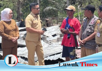 Rumah Ludes Terbakar, Dinsos Banggai Hadir Usap Air Mata Keluarga Pak Saridin di Uwedikan