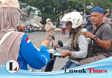 Cegah Dampak Karhutla, PT PAU dan Pemkab Banggai Turun ke Jalan Bagikan 3.000 an Masker untuk Warga
